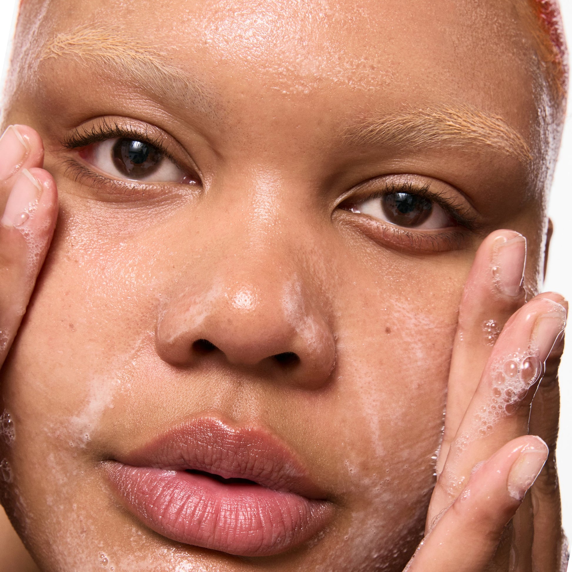 salicylic-acid-cleanser-150ml-k4 Omega50_Model_2000x2000-1_ce0a3018-d6f0-4ed9-a17d-0096b80b29f6.jpg