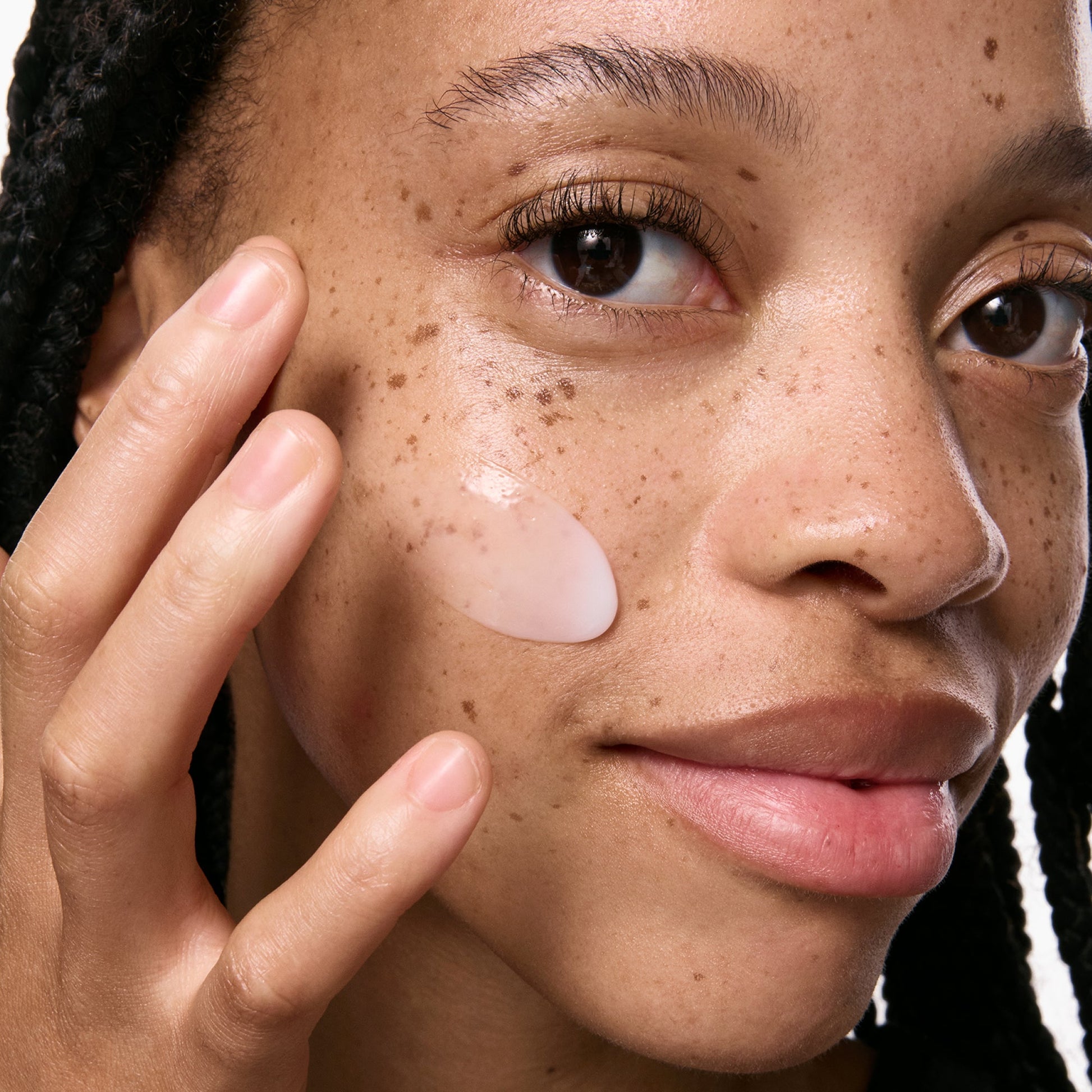 vitamin-b-c-and-e-moisturizer-y6 VitBC_E_ModelGoopMacro_2000x2000_bc64d363-139d-4699-88a9-2e0b1942763a.jpg